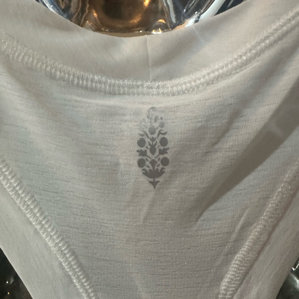 NWT SIZE L FP Movement White Sleeveless Boxy Tank - Picture 5 of 7